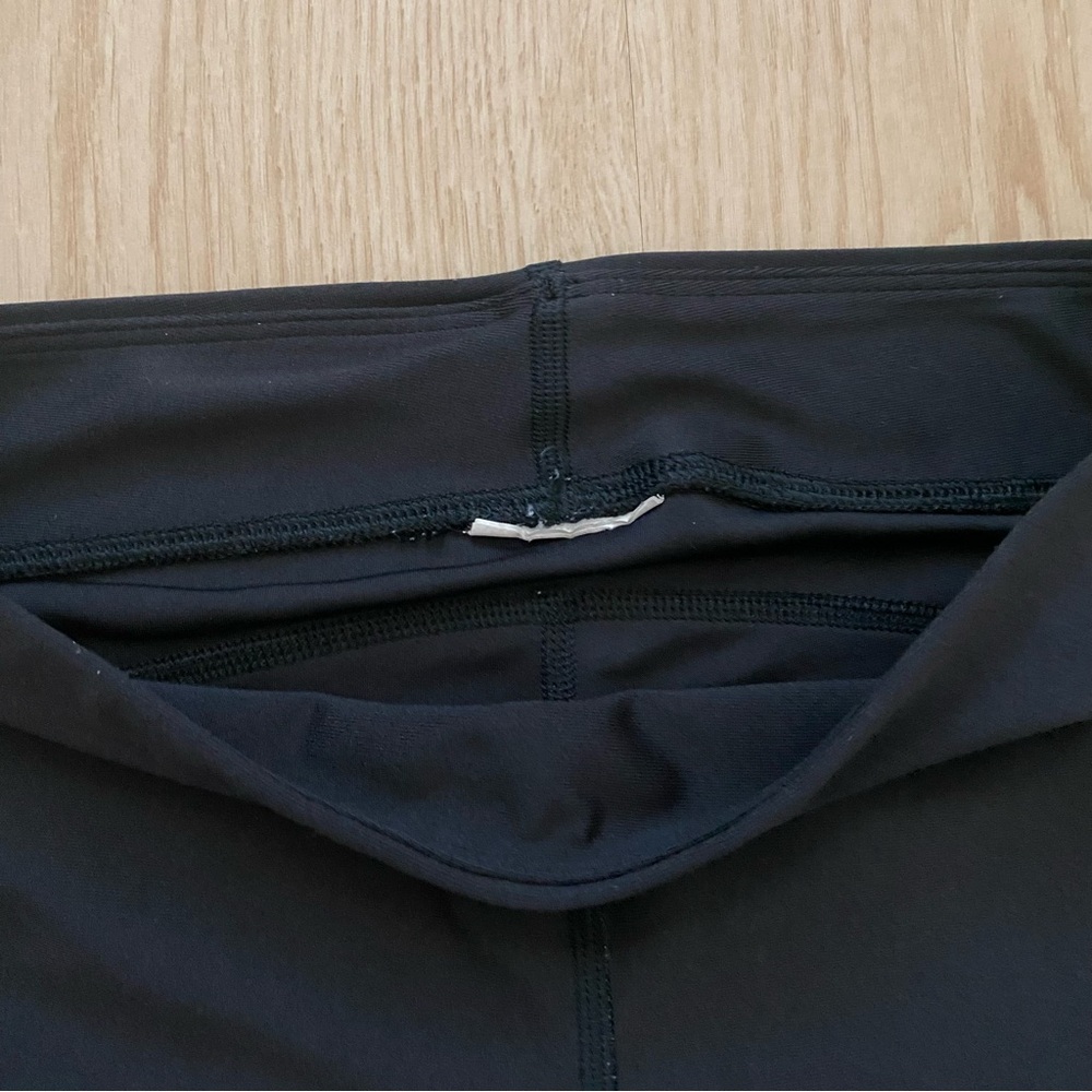 Under Armour Women's UA HeatGear® Armour Capris Black Size XS - Picture 3 of 9